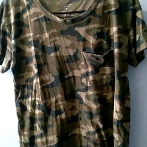Hi! I am selling a camo tee shirt.